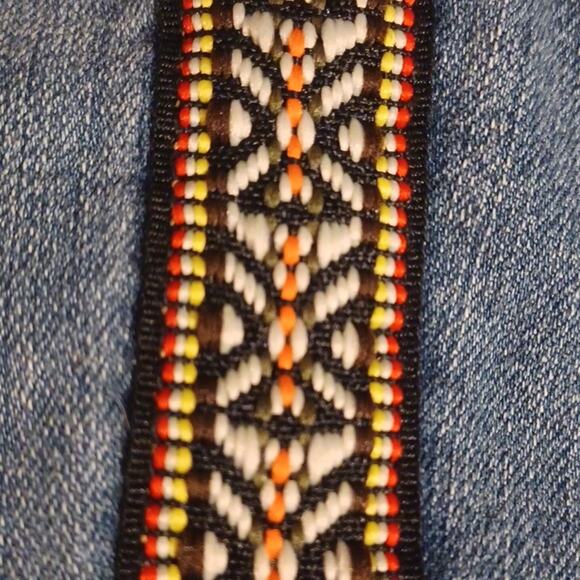 7 SEVEN Women's Denim Crop Jeans with Embroidered Strip. Size 2. - Picture 2 of 16